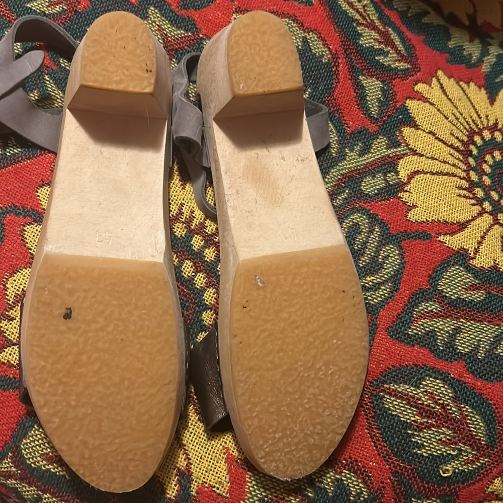 Metallic And Suede Bryr Clogs Barely Worn - image 5